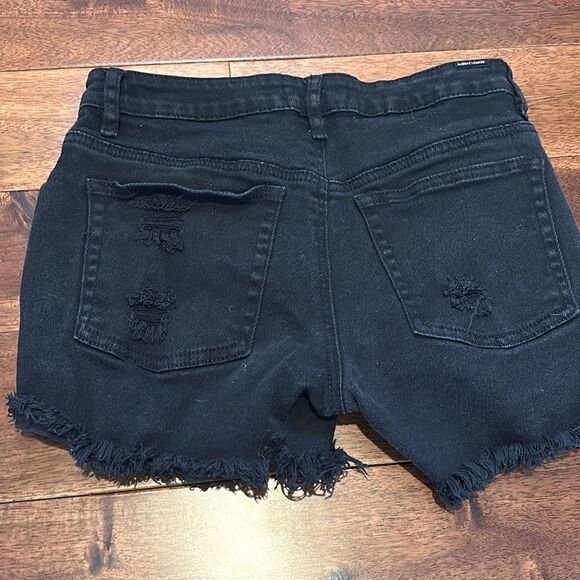 Almost Famous Black Distressed Women's Shorts Size 7 - Picture 5 of 6